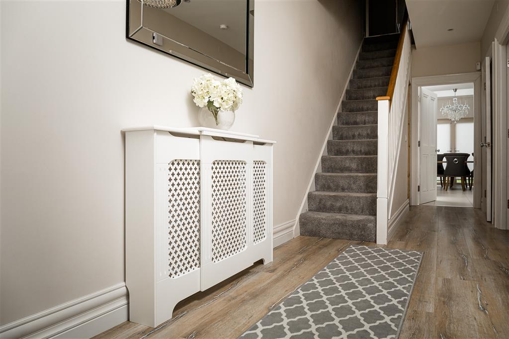Classic Adjustable White Radiator Cover Medium