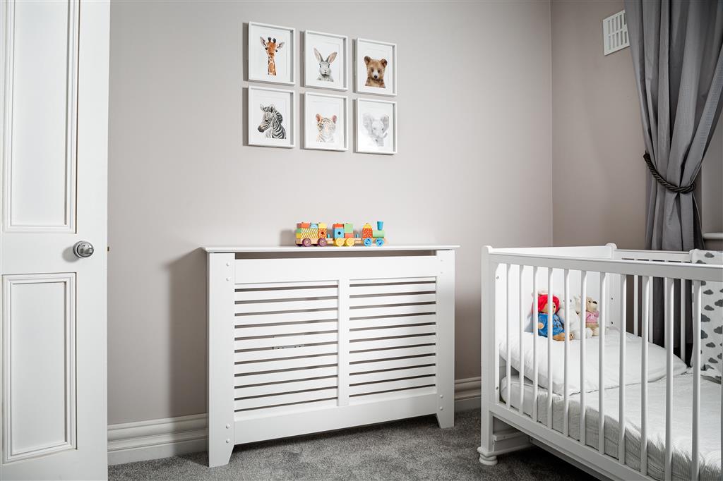 Rhode Island White Radiator Cover Medium