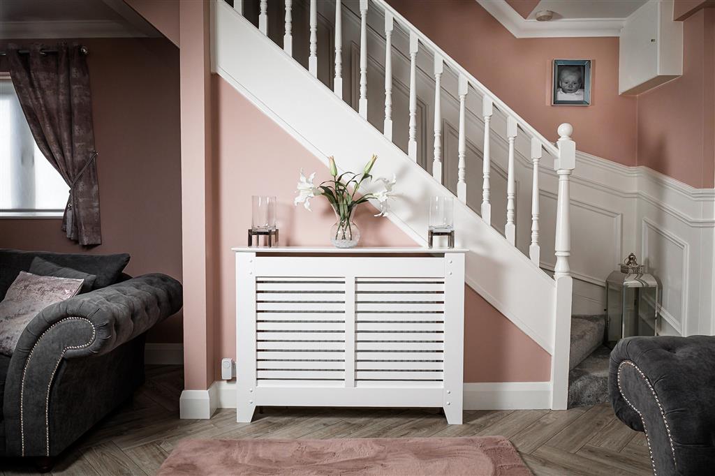 Rhode Island White Radiator Cover Medium