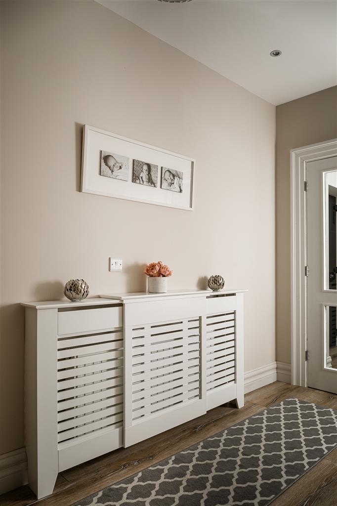 Contemporary Adjust Radiator Cover White Medium