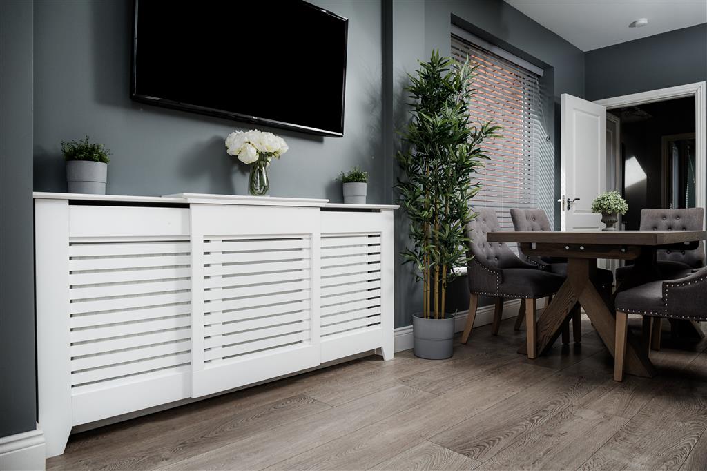 Contemporary Adjust Radiator Cover White Large